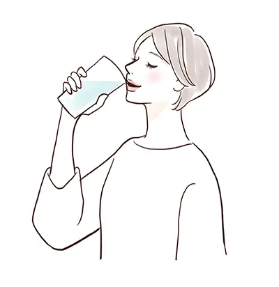 飲む女性